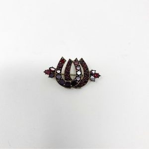 697 Antique Victorian red Garnet Double Horseshoe Brooch good luck pendant